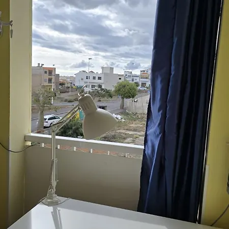 Habitación Con Refrigerador Propio Cerca Del Aeropuerto