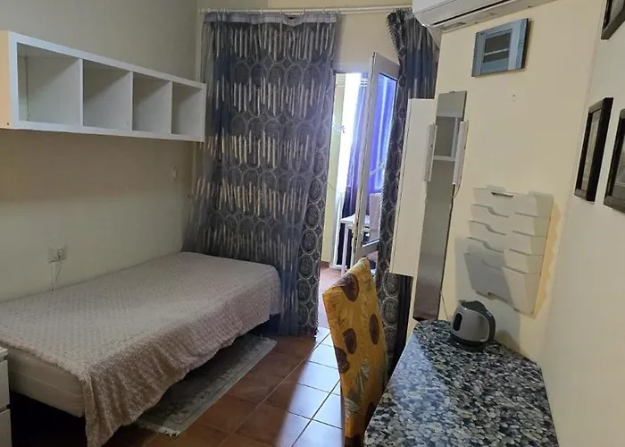 Habitación Con Refrigerador Propio Cerca Del Aeropuerto Habitación en casa particular